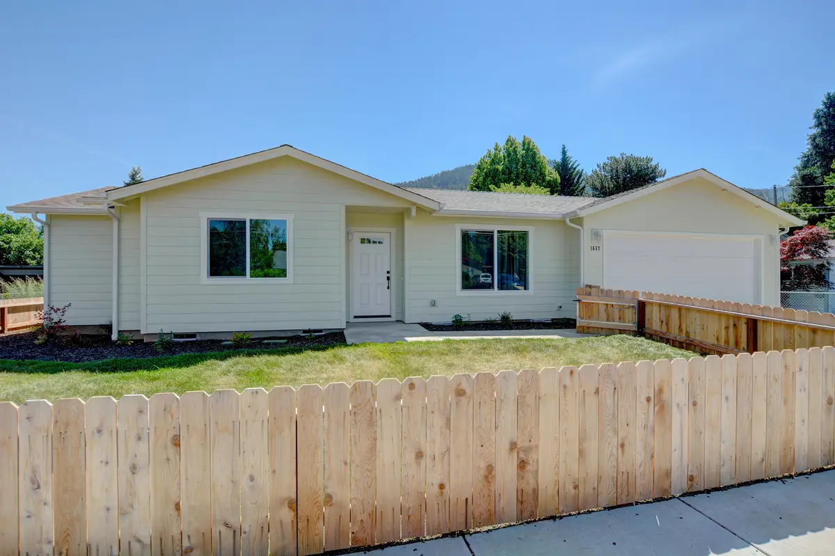 1637 Carnahan Drive, Grants Pass, OR 97527 - #1