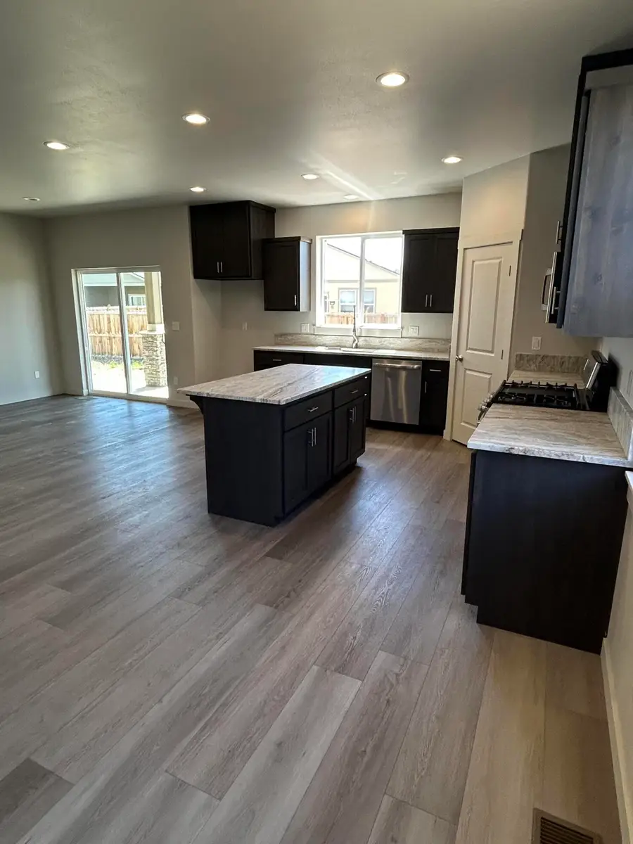 3200 NW Dogwood Avenue, Redmond, OR 97756 - #3