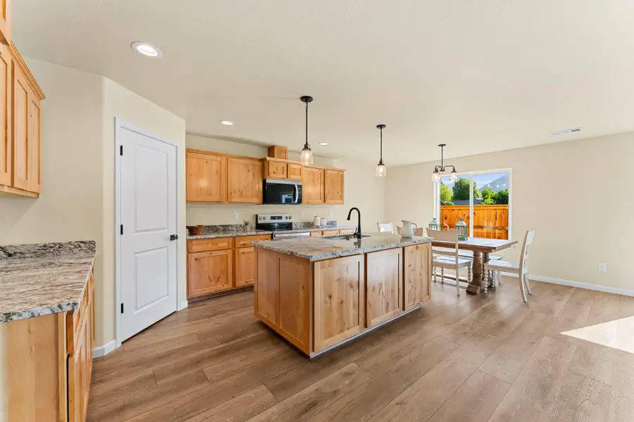 167 SE Champagne Court, Grants Pass, OR 97527 - #3