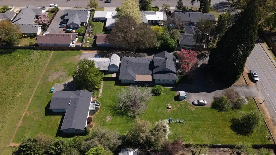 1290 Fruitdale Drive, Grants Pass, OR 97527 - #2