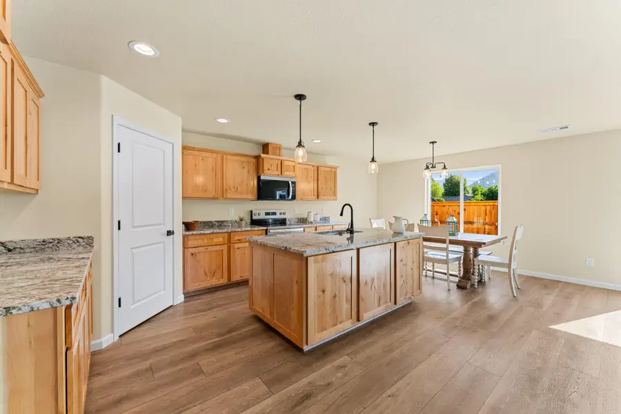 171 SE Champagne Court, Grants Pass, OR 97527 - #3