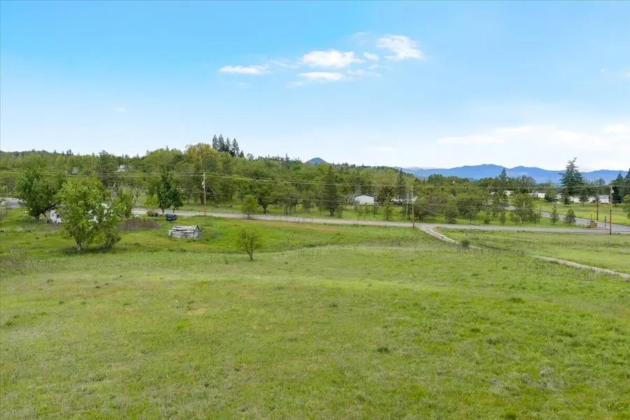 963 Stevens Road, Eagle Point, OR 97524 - #2