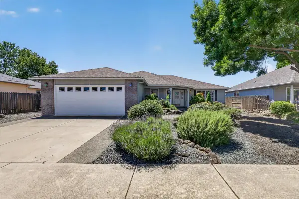 2618 Rabun Way, Central Point, OR 97502