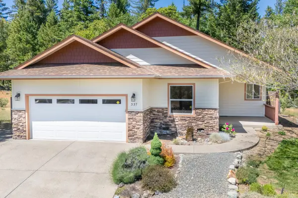 337 Cedar Drive, Cave Junction, OR 97523