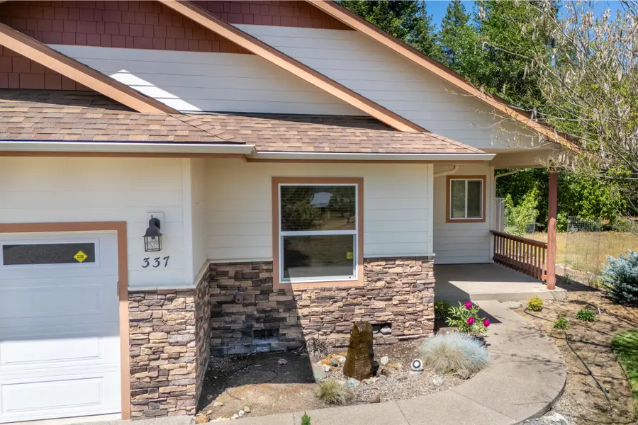337 Cedar Drive, Cave Junction, OR 97523 - #2