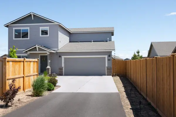 3400 NW 11th Court, Redmond, OR 97756