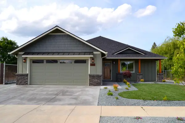 180 SW Quiet Water Lane, Grants Pass, OR 97527