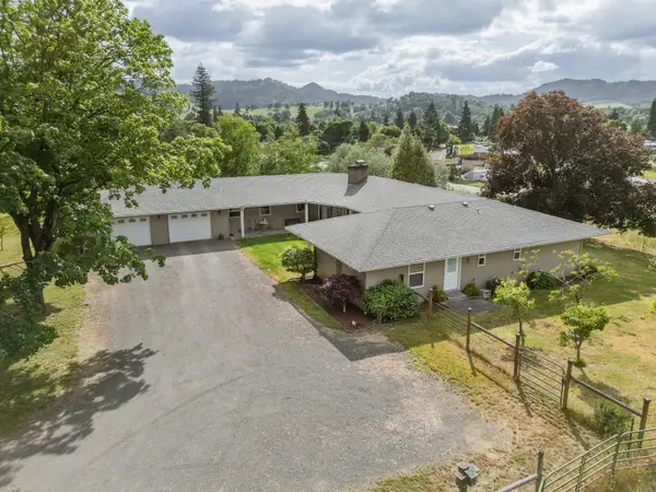 9114 Old Highway 99 S, Dillard, OR 97432