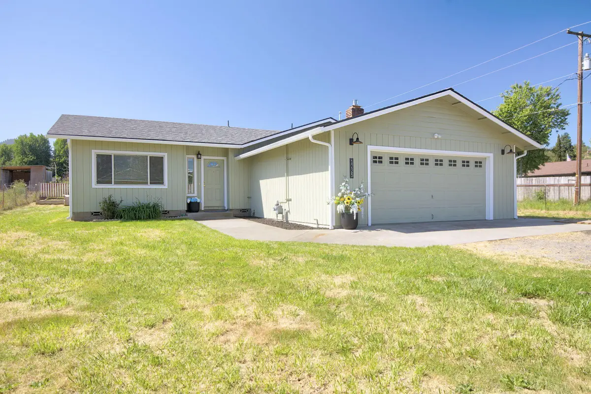 1225 SE Grandview Avenue, Grants Pass, OR 97527 - #1