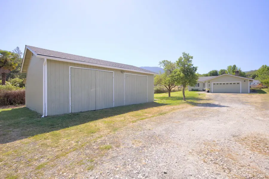 1225 SE Grandview Avenue, Grants Pass, OR 97527 - #3
