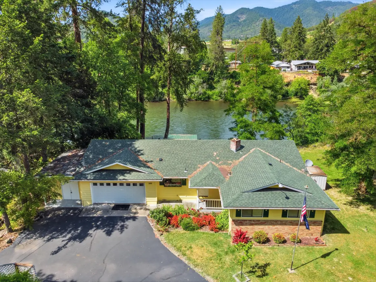 2700 Rogue River Highway, Grants Pass, OR 97527 - #1