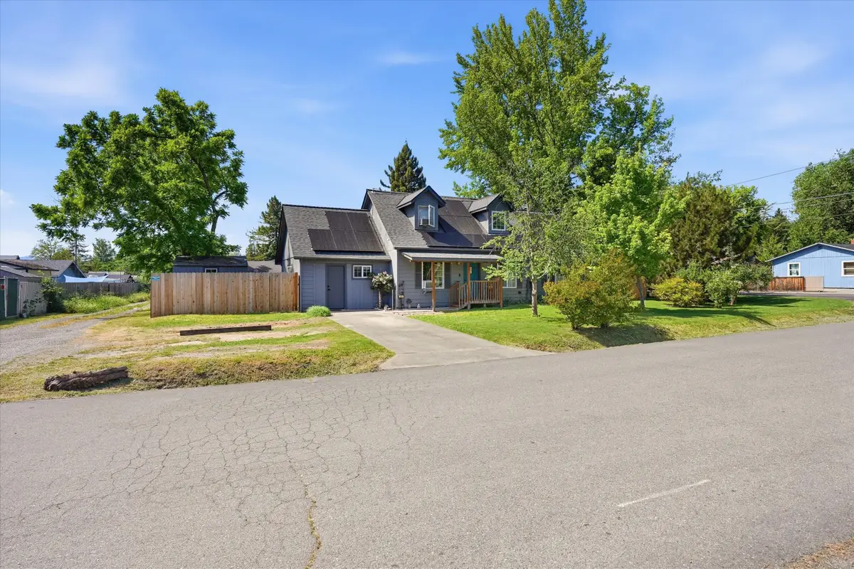 201 SW Dimmick Street, Grants Pass, OR 97526 - #1