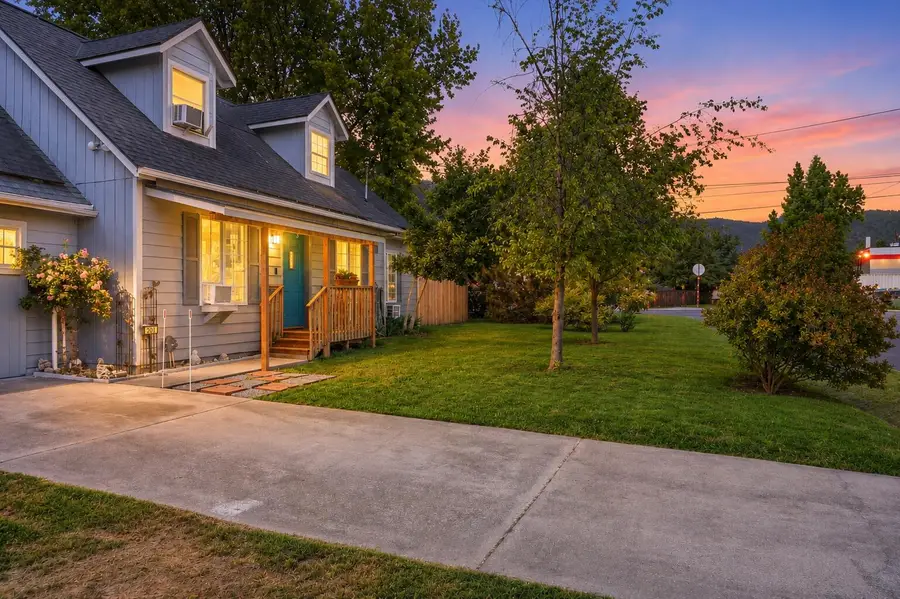 201 SW Dimmick Street, Grants Pass, OR 97526 - #2