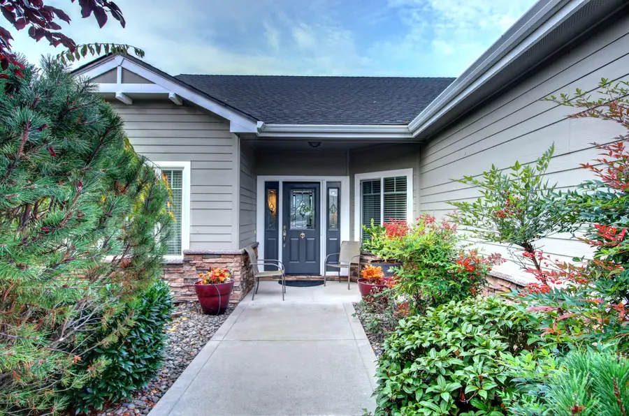 33 Broken Stone Way, Eagle Point, OR 97524 - #2