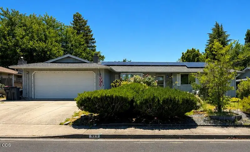 523 Golf View Drive, Medford, OR 97504 - #1