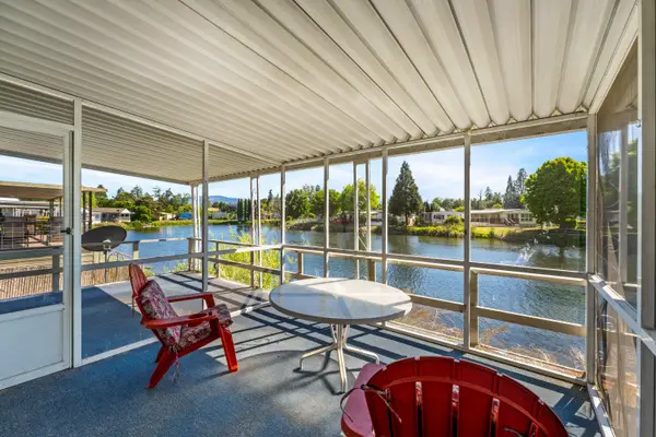286 Lakeview Drive, Grants Pass, OR 97526