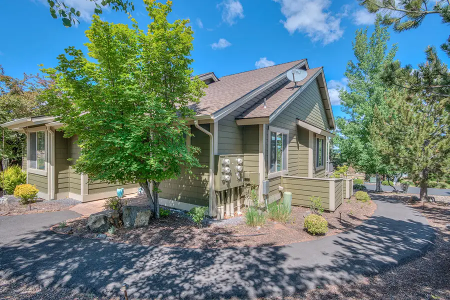 10737 Village Loop, Redmond, OR 97756 - #2
