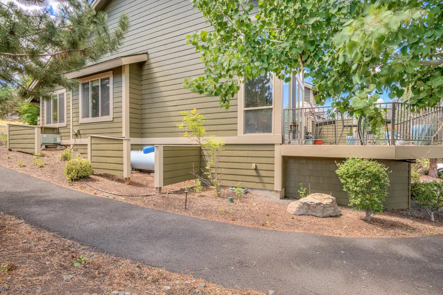 10737 Village Loop, Redmond, OR 97756 - #3