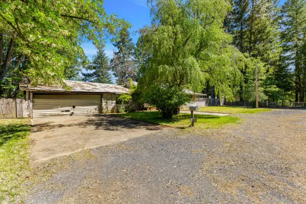 337 S Kerby Avenue, Cave Junction, OR 97523