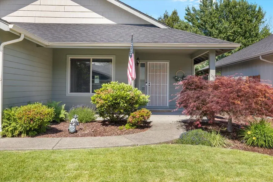 348 SW Wagner Meadows Drive, Grants Pass, OR 97526 - #3