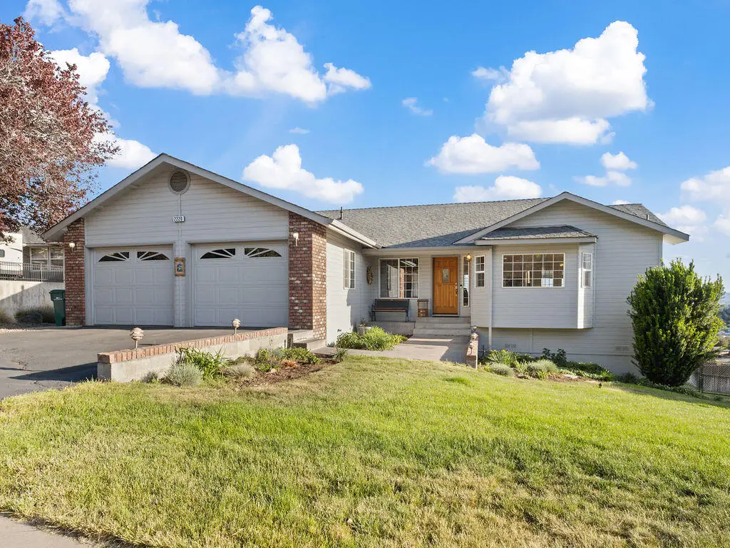 2220 Kimberly Drive, Klamath Falls, OR 97603 - #1