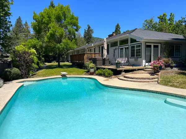 930 NE Wesley Lane, Grants Pass, OR 97526