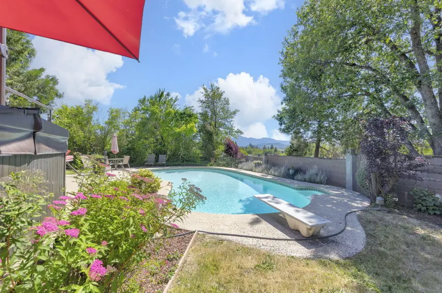 930 NE Wesley Lane, Grants Pass, OR 97526 - #2