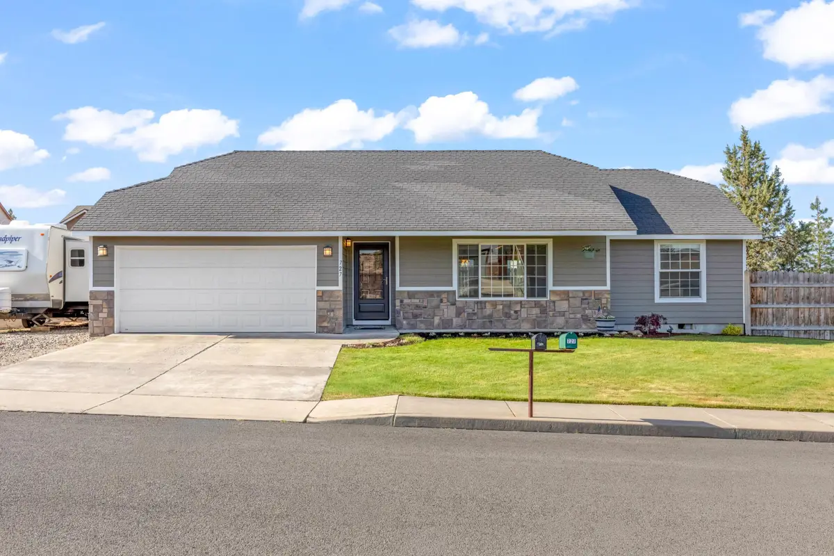 727 SE Cross Lane, Madras, OR 97741 - #1