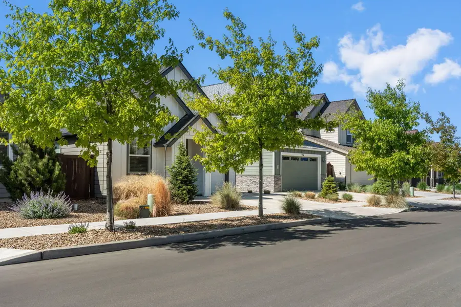4124 SW Coyote Avenue, Redmond, OR 97756 - #2