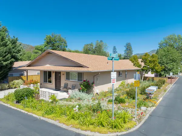 100 Brookside Court, Rogue River, OR 97537