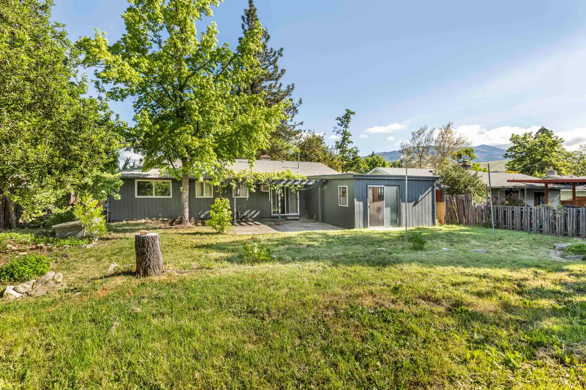 374 Cambridge Street, Ashland, OR 97520 - #1