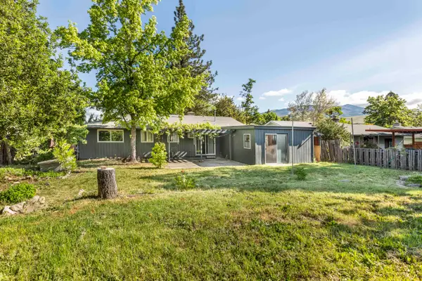 374 Cambridge Street, Ashland, OR 97520
