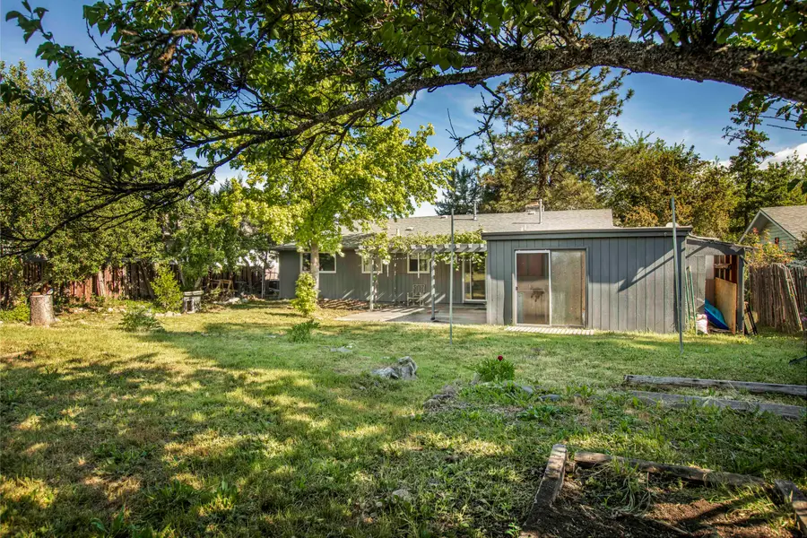374 Cambridge Street, Ashland, OR 97520 - #3