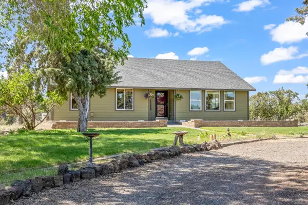 5677 NW 49th Street, Redmond, OR 97756