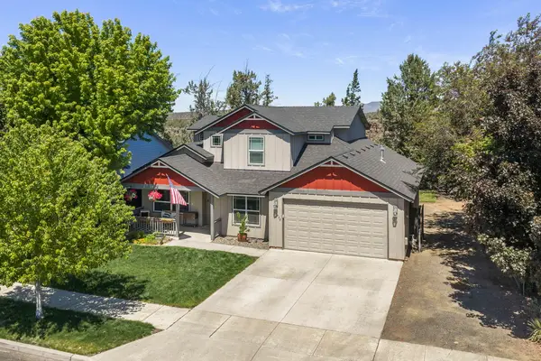 2958 NW 19th Street, Redmond, OR 97756