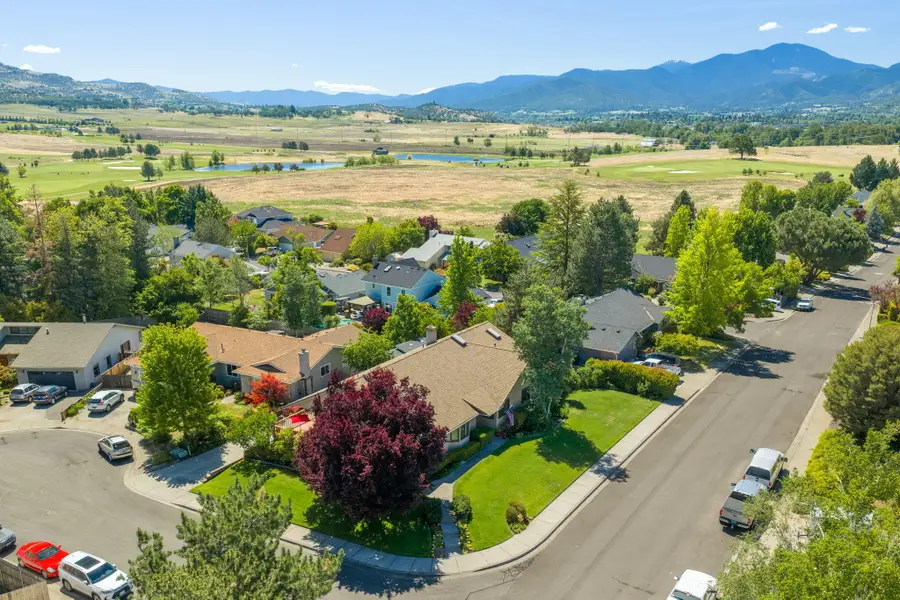 1361 La Loma Drive, Medford, OR 97504 - #3