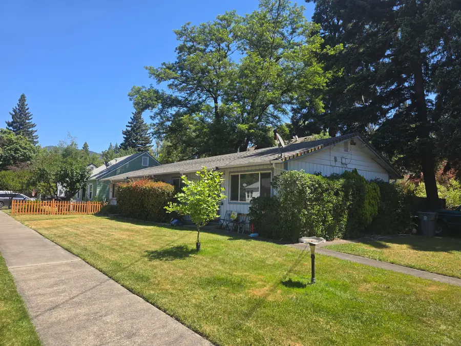 703 NW 2nd Street, Grants Pass, OR 97526 - #2