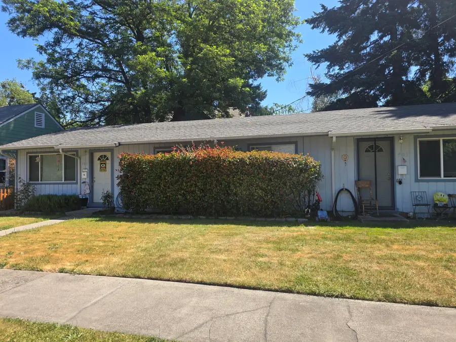 703 NW 2nd Street, Grants Pass, OR 97526 - #3