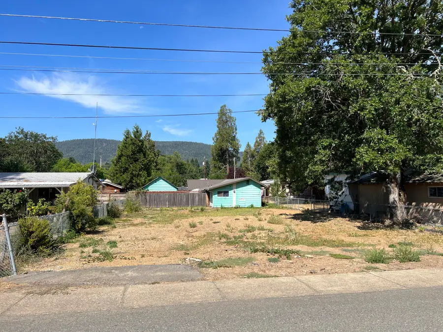 308 S Junction Avenue, Cave Junction, OR 97523 - #3