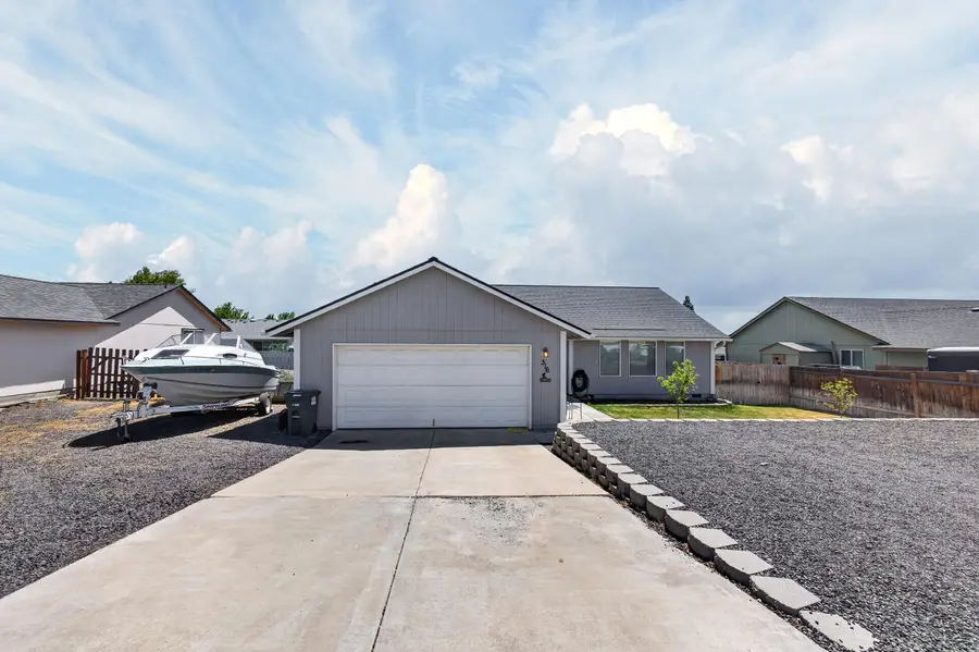 316 Geneva Street, Culver, OR 97734 - #2