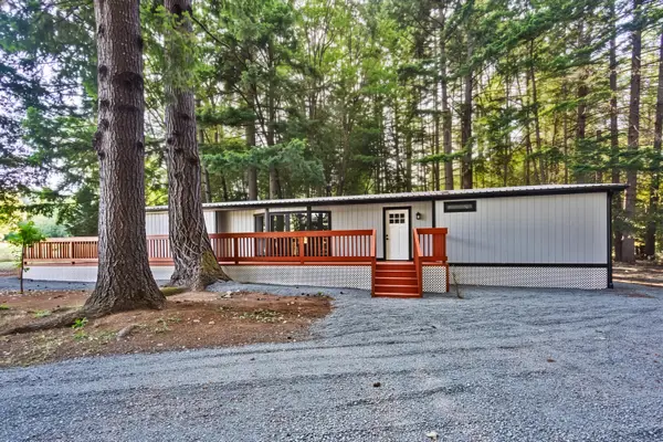 601 Pinewood Way, Cave Junction, OR 97523