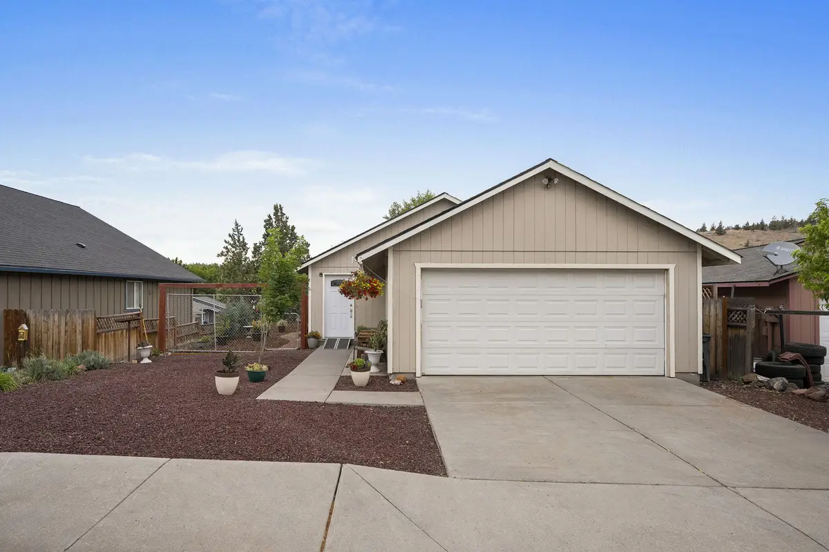 552 SW Lincoln Street, Madras, OR 97741 - #1