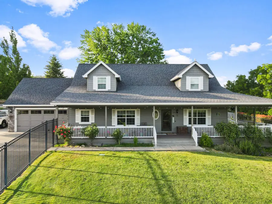 1914 Old Military Road, Central Point, OR 97502 - #2