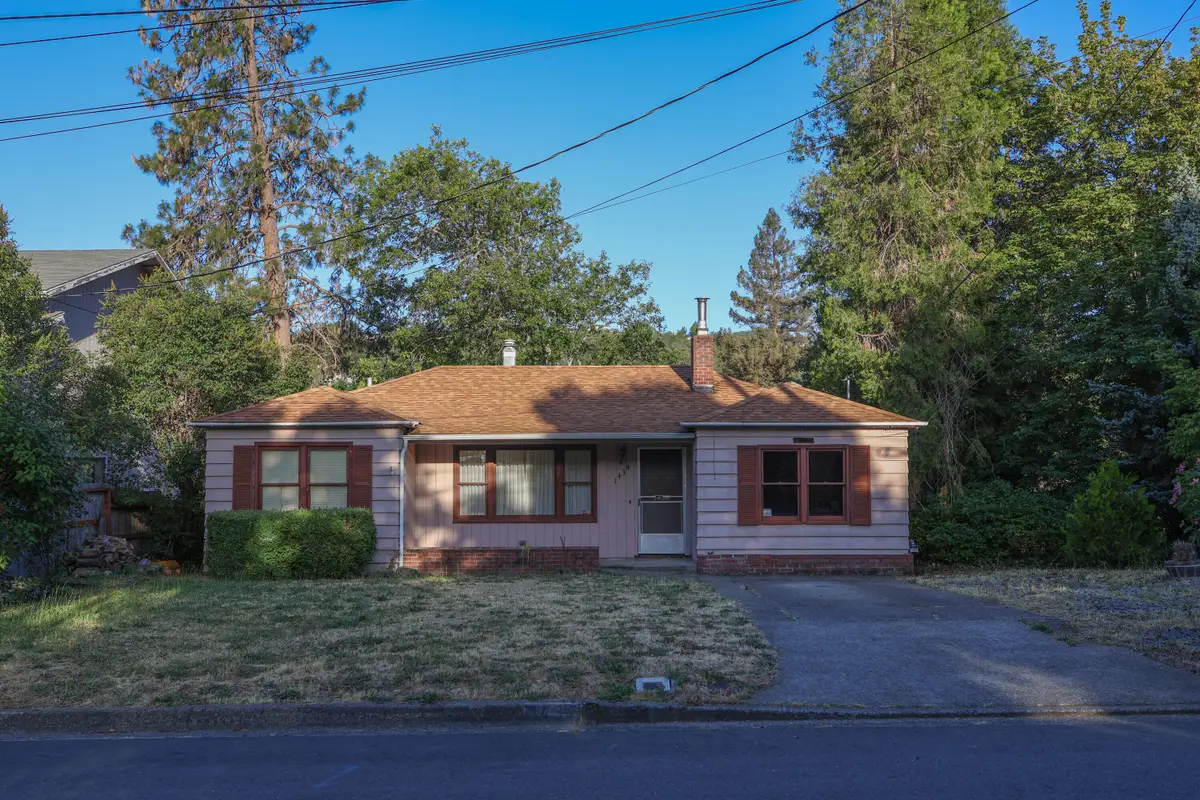 1434 NW Hawthorne Avenue, Grants Pass, OR 97526 - #1