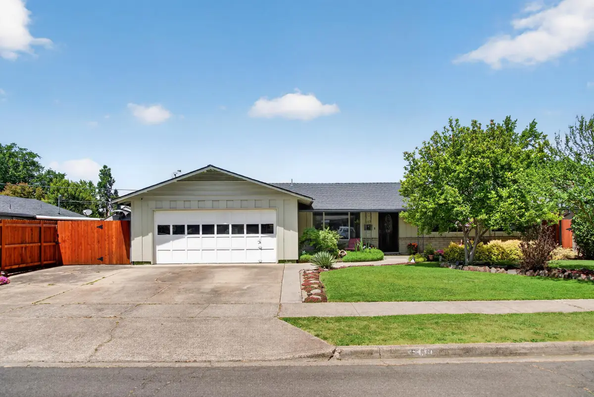 560 Souvenir Street, Medford, OR 97501 - #1