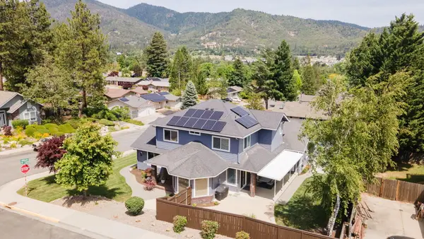 965 NW Valley View Drive, Grants Pass, OR 97526