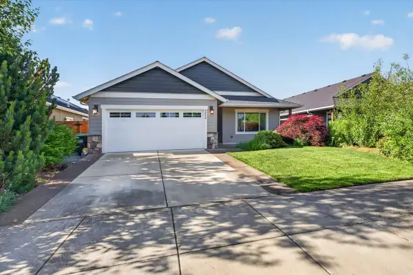 2803 Esther Lane, Grants Pass, OR 97527