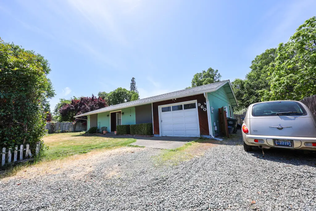 960 Schroeder, Grants Pass, OR 97527 - #1
