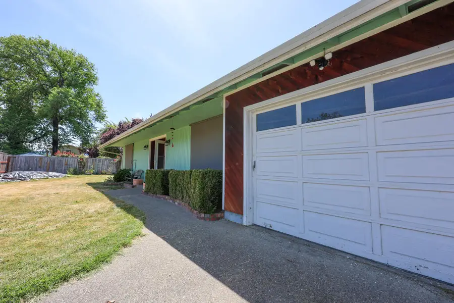 960 Schroeder, Grants Pass, OR 97527 - #2