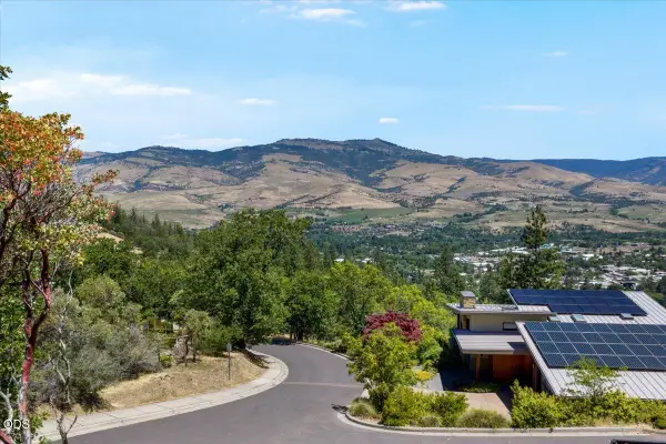 163 Hitt Road, Ashland, OR 97520